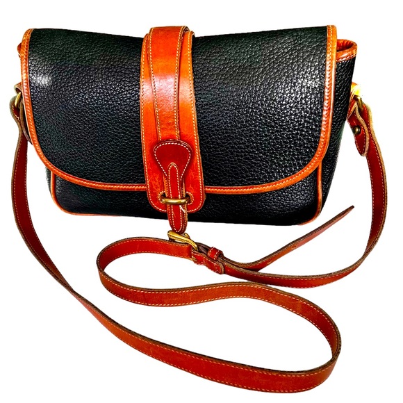 Vintage Dooney & Bourke Black All Weather Leather Saddle Bag Tan Trim - Picture 1 of 16